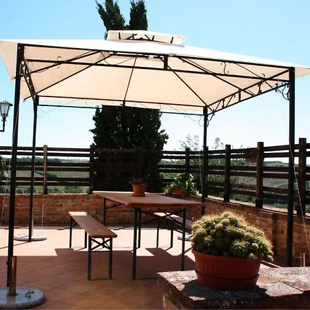Chianacce Sleeps 2 Pool Apartment